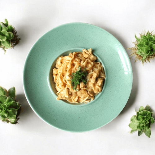 Makaronai tagliatelle su vištiena Makaronai tagliatelle su vištiena